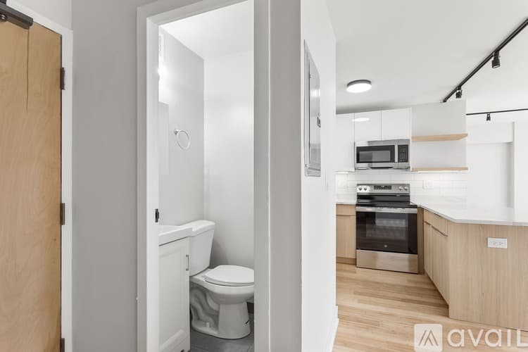 Chicago Apartment: 6166 N Sheridan Rd