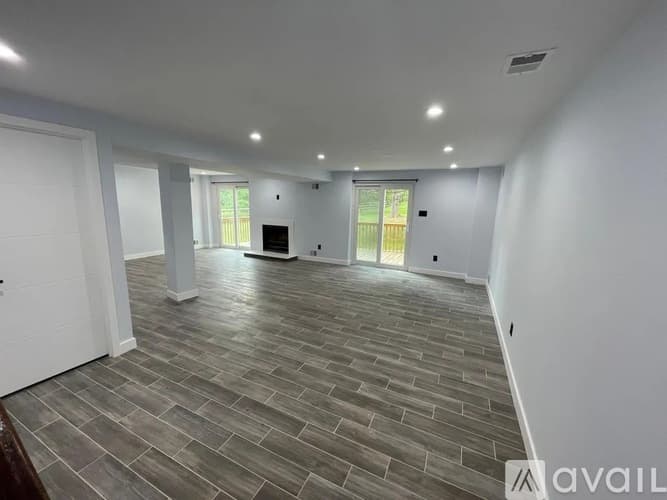 Lansdale House: 1616 Windsor Ct