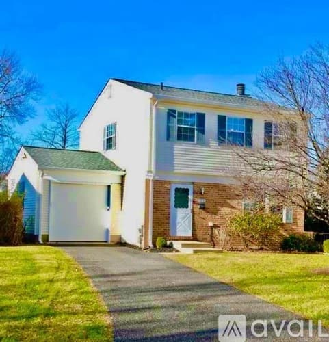 Lansdale House: 1616 Windsor Ct
