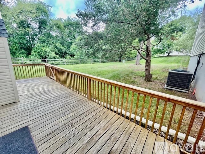 Lansdale House: 1616 Windsor Ct