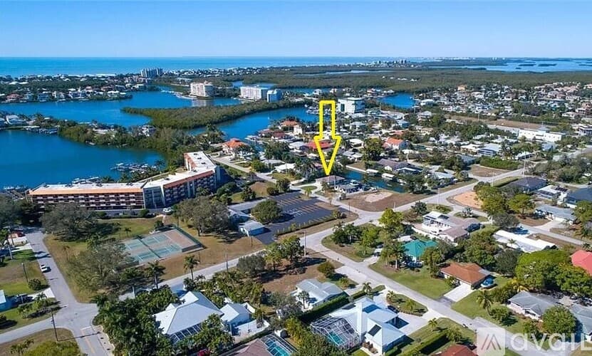 Bonita Springs House: 217 3rd St