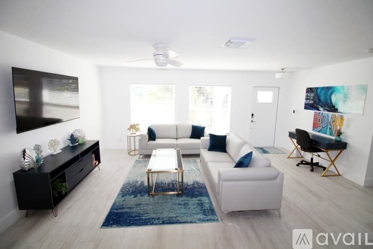 Bonita Springs House: 217 3rd St