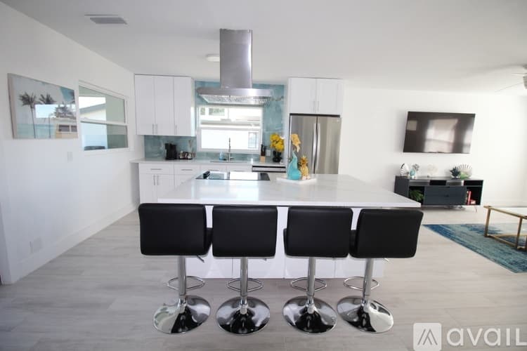Bonita Springs House: 217 3rd St