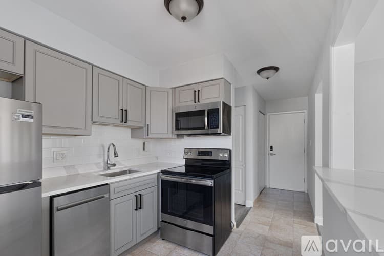 Chicago Apartment: 6029 N Winthrop Ave