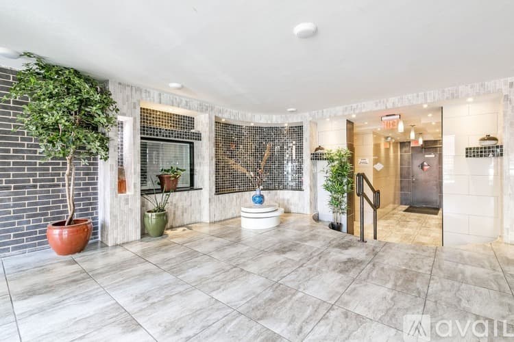 Chicago Apartment: 6029 N Winthrop Ave