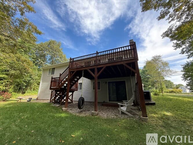 Simsbury House: 15 Hoskins Road