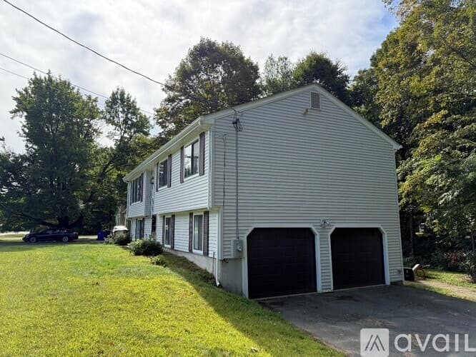 Simsbury House: 15 Hoskins Road