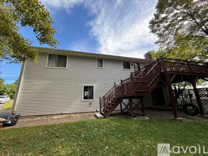 Simsbury House: 15 Hoskins Road
