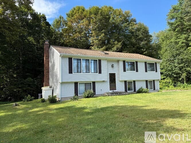 Simsbury House: 15 Hoskins Road