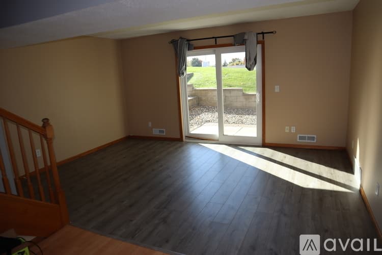 Eagan House: 3252 Dodd Lane