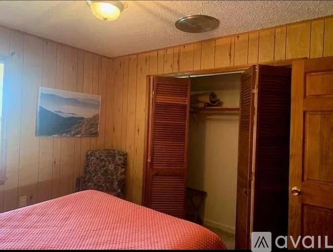Dillard House: 729 Chalet Village Dr