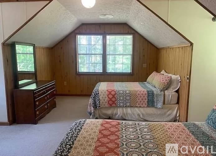 Dillard House: 729 Chalet Village Dr
