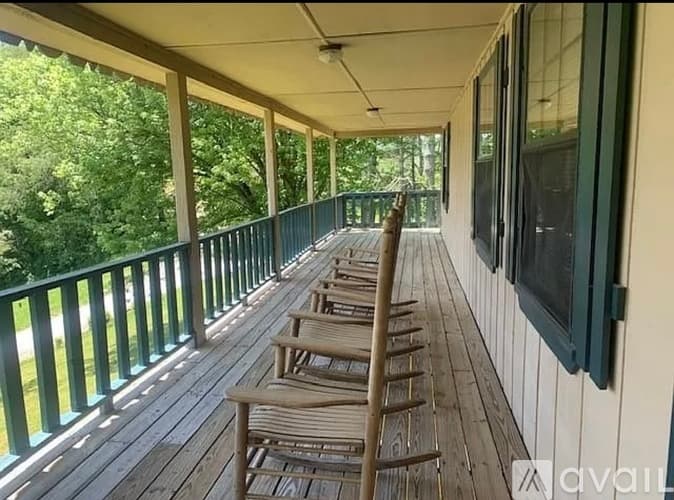 Dillard House: 729 Chalet Village Dr