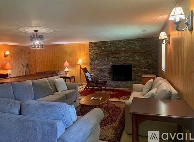 Dillard House: 729 Chalet Village Dr