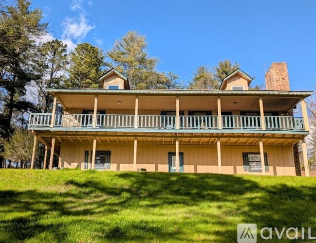 Dillard House: 729 Chalet Village Dr