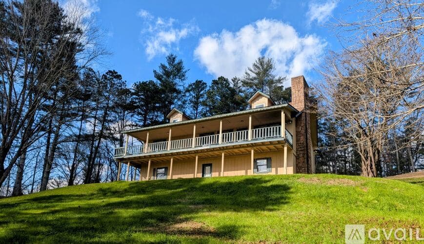 Dillard House: 729 Chalet Village Dr