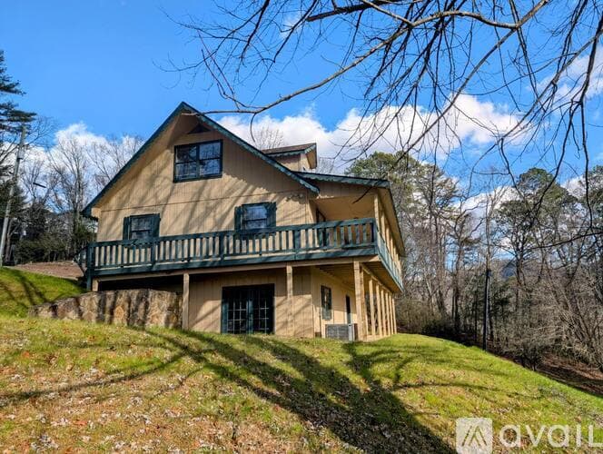 Dillard House: 729 Chalet Village Dr