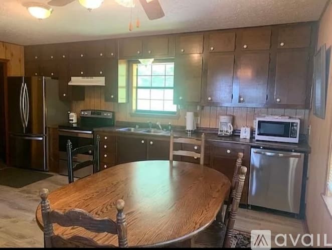 Dillard House: 729 Chalet Village Dr
