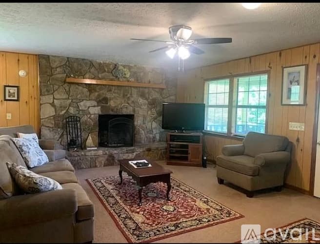 Dillard House: 729 Chalet Village Dr