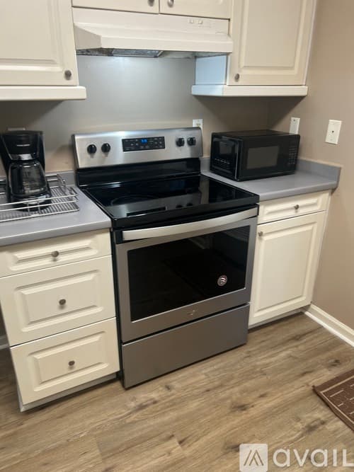 High Point House: 407 Elmhurst Avenue