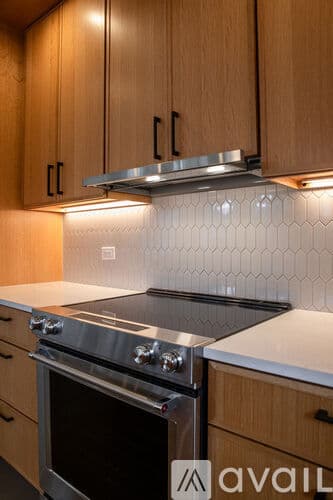 Northampton Apartment: 48 Round Hill Rd
