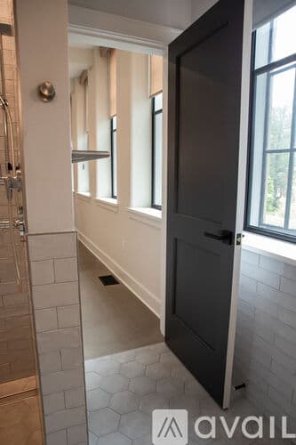 Northampton Apartment: 48 Round Hill Rd