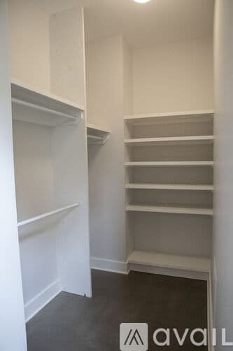 Northampton Apartment: 48 Round Hill Rd
