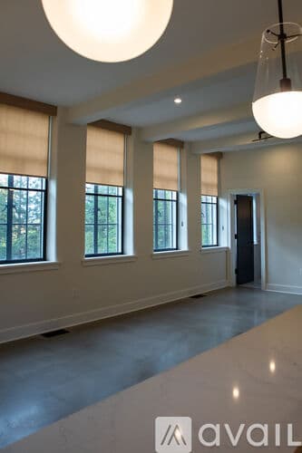 Northampton Apartment: 48 Round Hill Rd