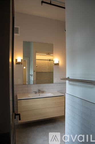 Northampton Apartment: 48 Round Hill Rd
