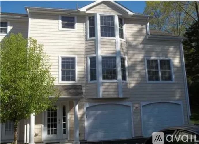 Norwich Townhome: 3 Parkwoods Drive