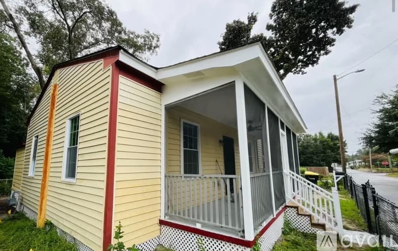 Savannah House: 2021 Hudson St