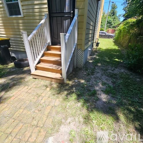 Savannah House: 2021 Hudson St