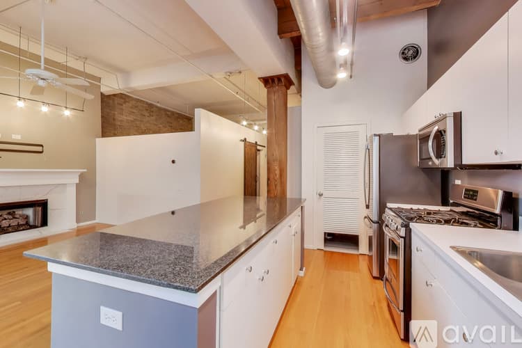 Chicago Condo: 375 W Erie St