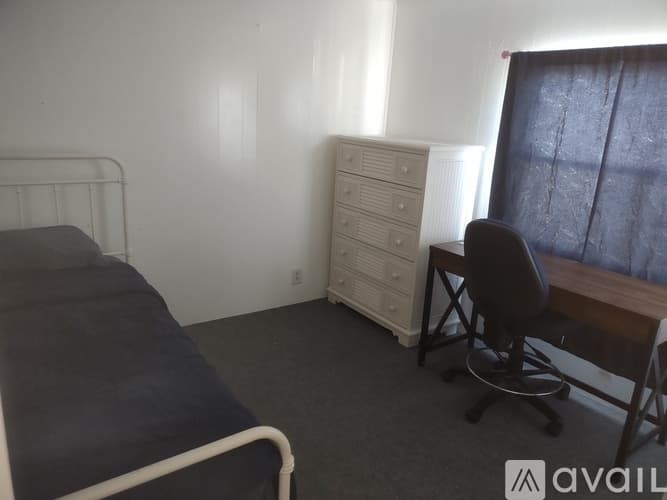 Clearwater Apartment: 6122 141st Avenue North