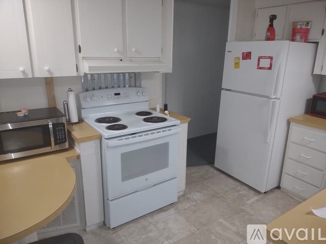 Clearwater Apartment: 6122 141st Avenue North