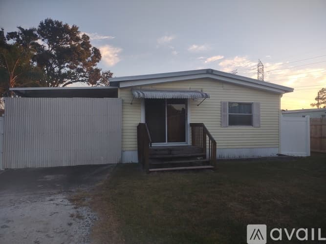Clearwater Apartment: 6122 141st Avenue North