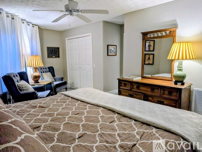 Dillard House: 842 Alpine Dr