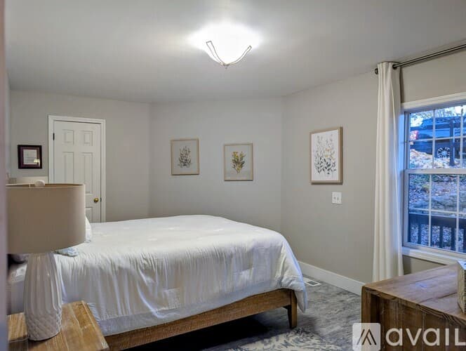Dillard House: 842 Alpine Dr