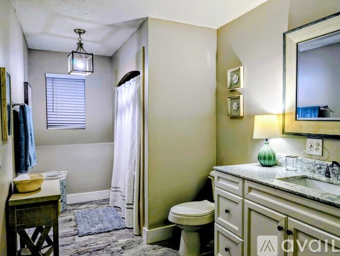 Dillard House: 842 Alpine Dr