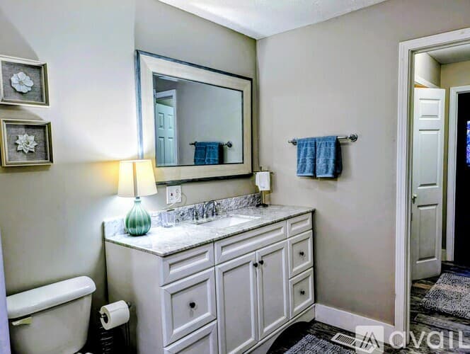 Dillard House: 842 Alpine Dr