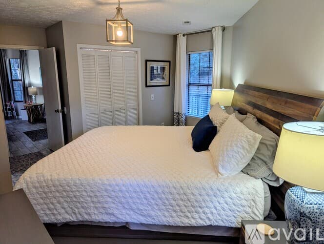 Dillard House: 842 Alpine Dr