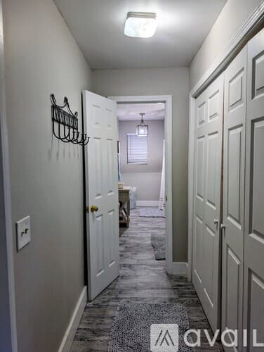 Dillard House: 842 Alpine Dr
