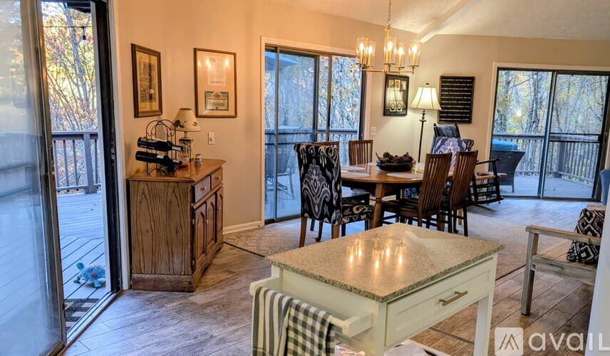 Dillard House: 842 Alpine Dr