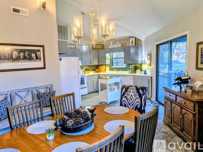 Dillard House: 842 Alpine Dr