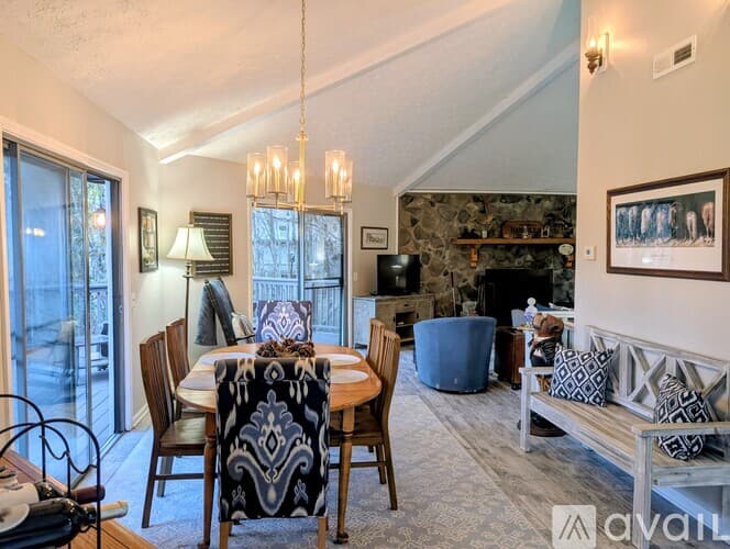 Dillard House: 842 Alpine Dr