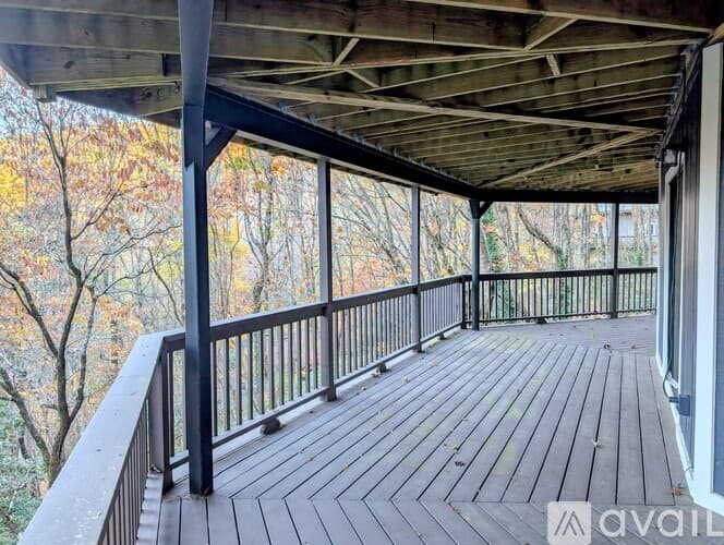 Dillard House: 842 Alpine Dr