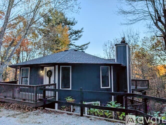 Dillard House: 842 Alpine Dr