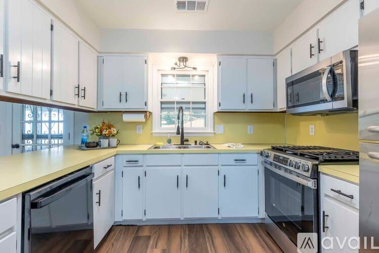 Columbus House: 3925 Biltmore Dr