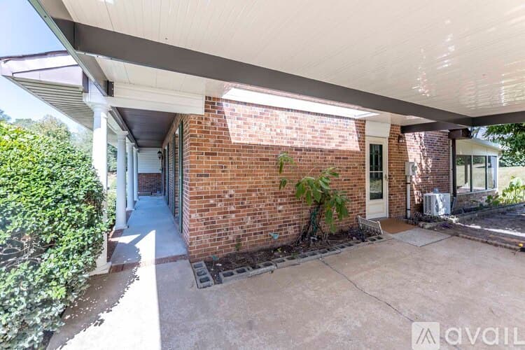 Columbus House: 3925 Biltmore Dr