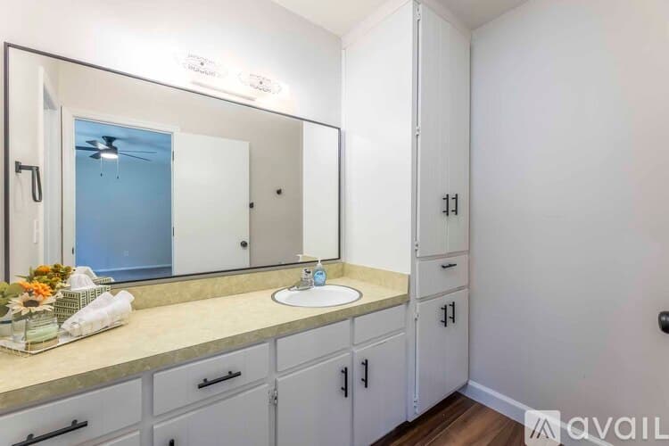 Columbus House: 3925 Biltmore Dr